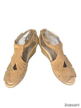 Earth Tan Suede Peep-Toe Wedge Sandals 9 wide